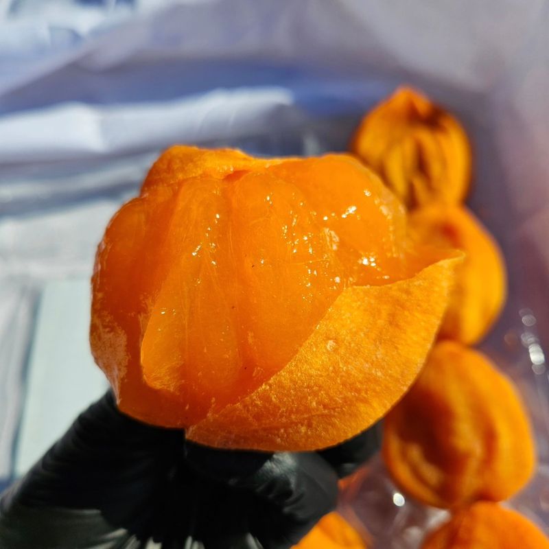 윤블리네님의 장터 판매 상품 [대봉반건시 16구(8구x2팩)] 첨부 사진