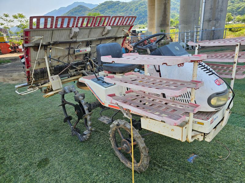 최도윤(중고농기계)님의 장터 판매 상품 [국제 6조식 승용이양기 판매합니다.] 첨부 사진