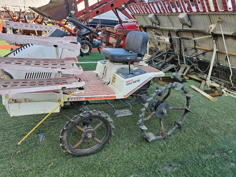 최도윤(중고농기계)님의 장터 판매 상품 [국제 6조식 승용이양기 판매합니다.] 첨부 사진