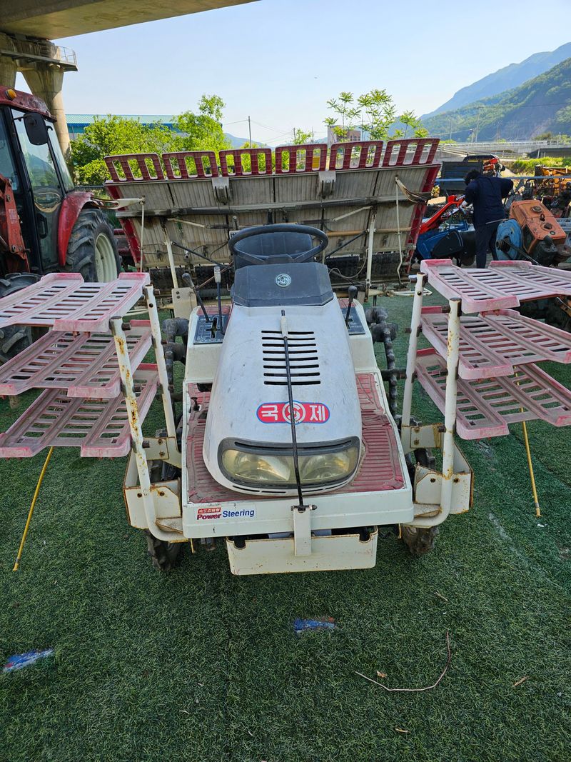 최도윤(중고농기계)님의 장터 판매 상품 [국제 6조식 승용이양기 판매합니다.] 첨부 사진