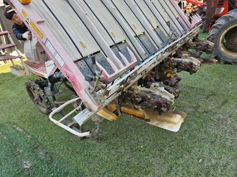 최도윤(중고농기계)님의 장터 판매 상품 [국제 6조식 승용이양기 판매합니다.] 첨부 사진