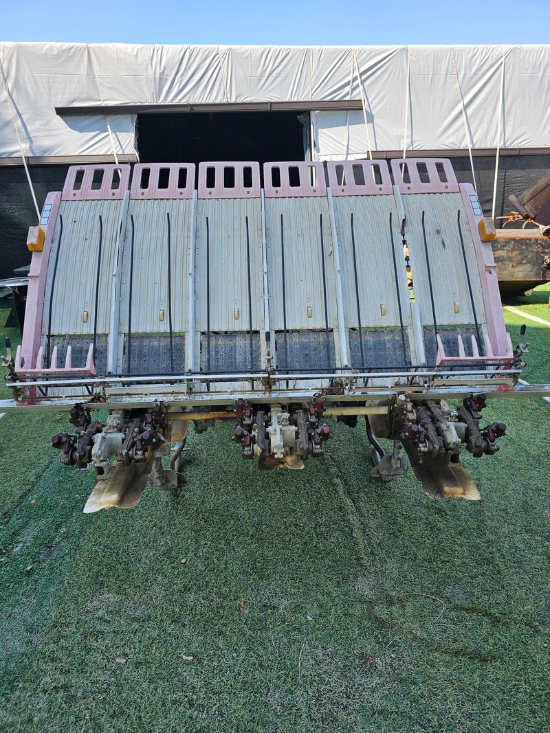 최도윤(중고농기계)님의 장터 판매 상품 [국제 6조식 승용이양기 판매합니다.] 첨부 사진