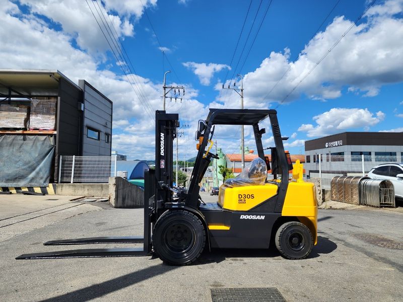 한효진님의 장터 판매 상품 [두산 노랭이 3톤 디젤 중고지게차 (더블타이어,습식브레이크)] 첨부 사진