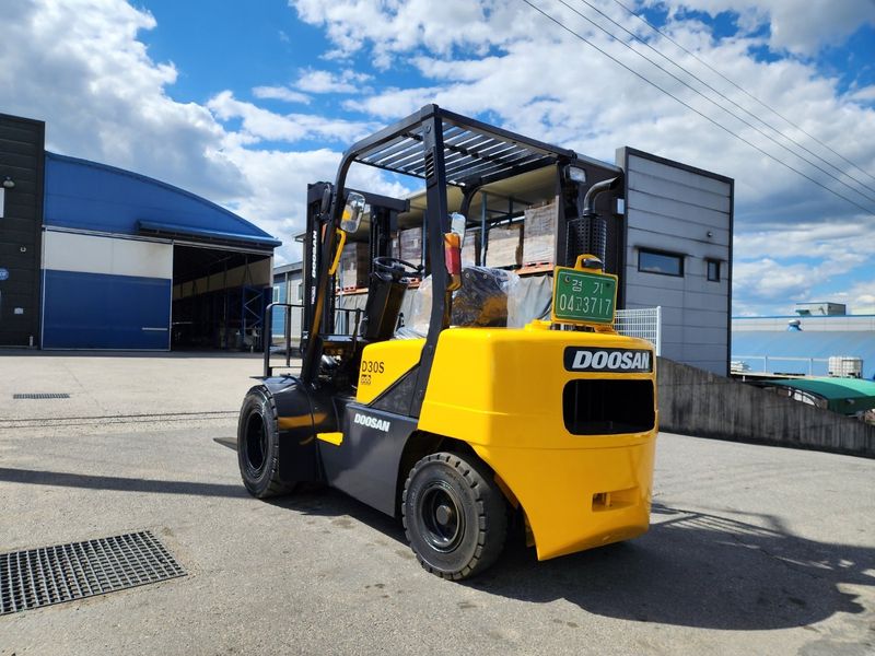 한효진님의 장터 판매 상품 [두산 노랭이 3톤 디젤 중고지게차 (더블타이어,습식브레이크)] 첨부 사진