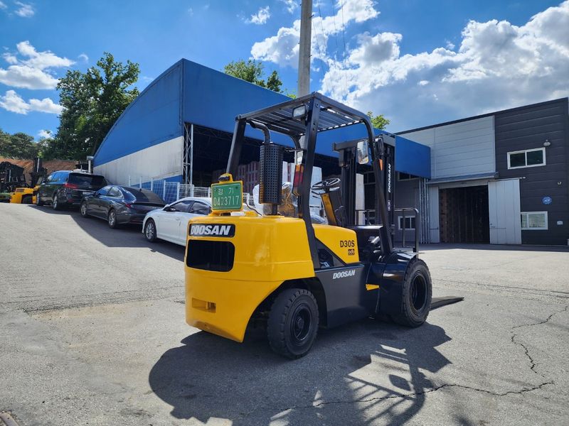 한효진님의 장터 판매 상품 [두산 노랭이 3톤 디젤 중고지게차 (더블타이어,습식브레이크)] 첨부 사진