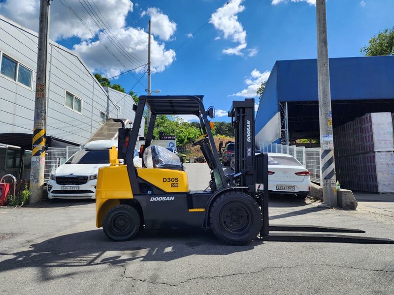 한효진님의 장터 판매 상품 [두산 노랭이 3톤 디젤 중고지게차 (더블타이어,습식브레이크)] 첨부 사진