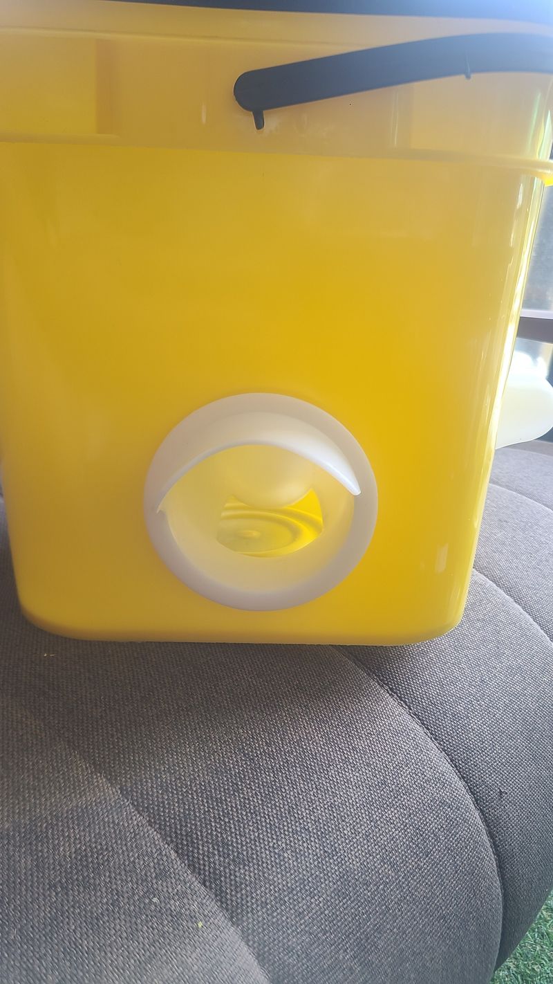 봉주르님의 장터 판매 상품 [10리터 닭사료 급여기 ] 첨부 사진