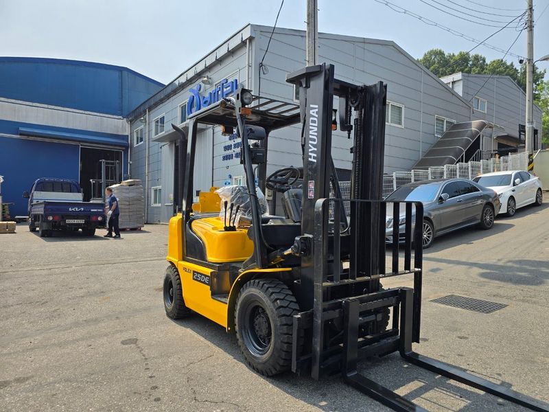 한효진님의 장터 판매 상품 [13년식 2.5톤 디젤 중고지게차 (싸이드쉬프트, 카메라)] 첨부 사진