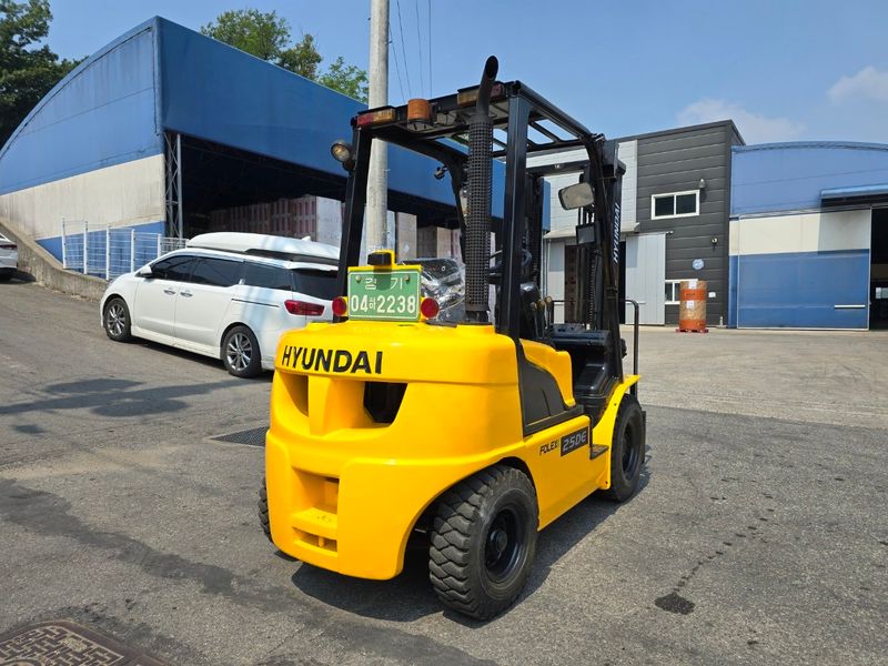 한효진님의 장터 판매 상품 [13년식 2.5톤 디젤 중고지게차 (싸이드쉬프트, 카메라)] 첨부 사진