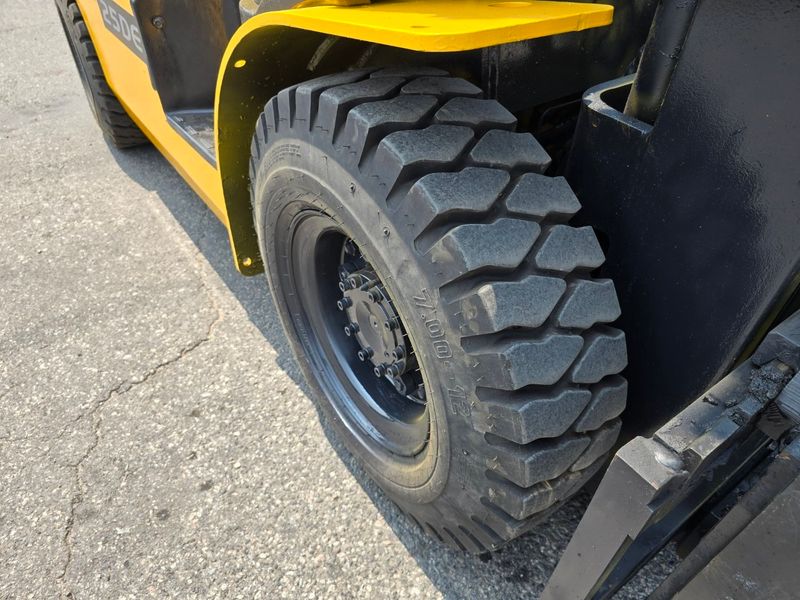 한효진님의 장터 판매 상품 [13년식 2.5톤 디젤 중고지게차 (싸이드쉬프트, 카메라)] 첨부 사진