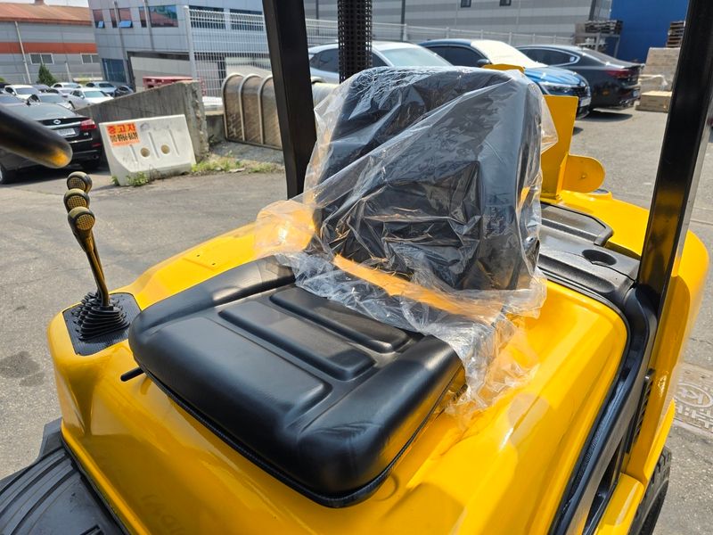 한효진님의 장터 판매 상품 [13년식 2.5톤 디젤 중고지게차 (싸이드쉬프트, 카메라)] 첨부 사진