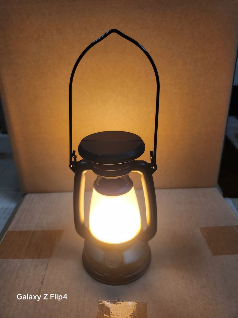 바이털사인님의 장터 판매 상품 [벽면 부착형 실외 정원 태양충전등 한개] 첨부 사진