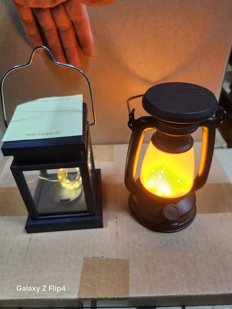 바이털사인님의 장터 판매 상품 [벽면 부착형 실외 정원 태양충전등 한개] 첨부 사진