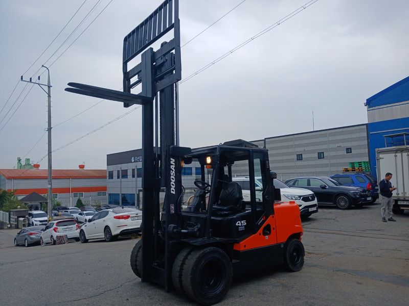 한효진님의 장터 판매 상품 [두산 4.5톤 자동발 디젤 중고지게차 ] 첨부 사진