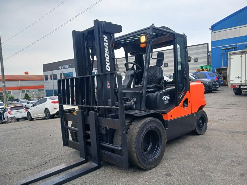 한효진님의 장터 판매 상품 [두산 4.5톤 자동발 디젤 중고지게차 ] 첨부 사진