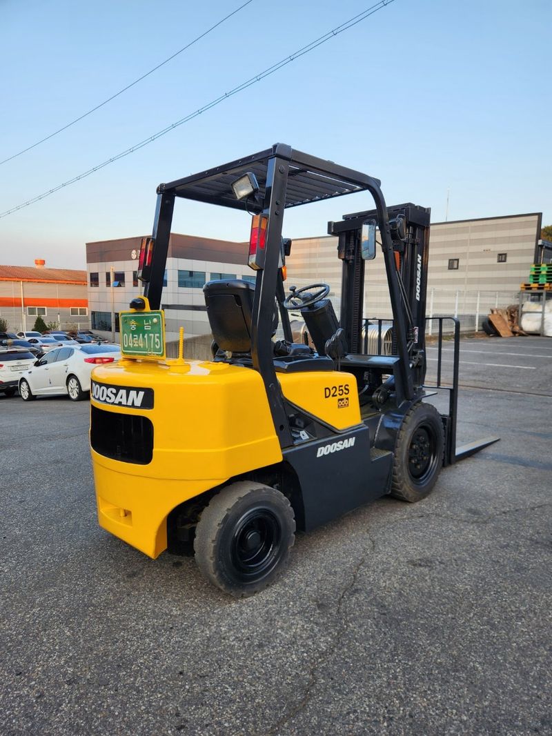 한효진님의 장터 판매 상품 [두산 노랭이 2.5톤 중고지게차 (싸이드쉬프트)] 첨부 사진