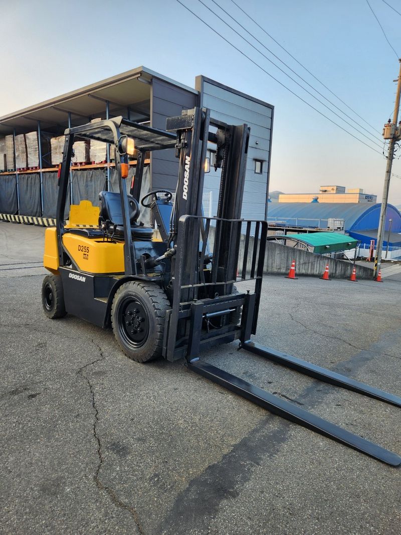 한효진님의 장터 판매 상품 [두산 노랭이 2.5톤 중고지게차 (싸이드쉬프트)] 첨부 사진