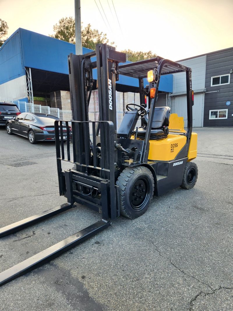 한효진님의 장터 판매 상품 [두산 노랭이 2.5톤 중고지게차 (싸이드쉬프트)] 첨부 사진