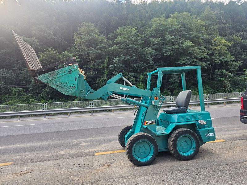 장터 상품 [코벨코 스키로더 SK05] 썸네일