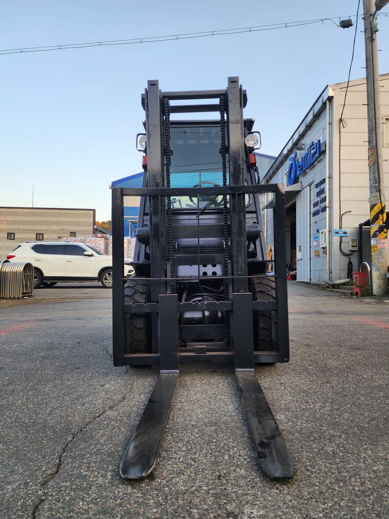 한효진님의 장터 판매 상품 [14년식 2.5톤 디젤 중고지게차 (새타이어)] 첨부 사진