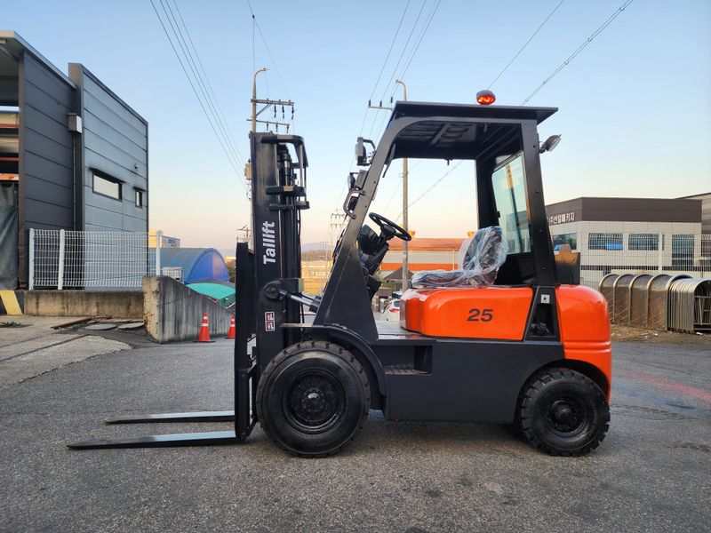 한효진님의 장터 판매 상품 [14년식 2.5톤 디젤 중고지게차 (새타이어)] 첨부 사진