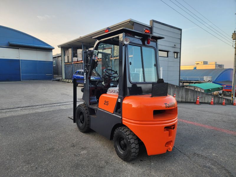 한효진님의 장터 판매 상품 [14년식 2.5톤 디젤 중고지게차 (새타이어)] 첨부 사진