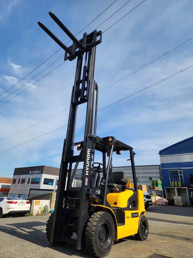 한효진님의 장터 판매 상품 [2.5톤 3단 싸이드쉬프트 디젤 중고지게차 ] 첨부 사진