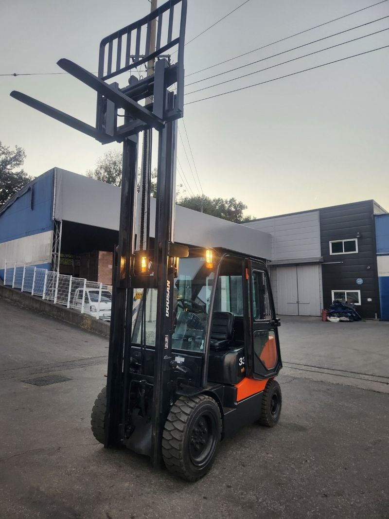 한효진님의 장터 판매 상품 [두산 3.3톤 디젤 중고지게차 (싸이드쉬프트)] 첨부 사진