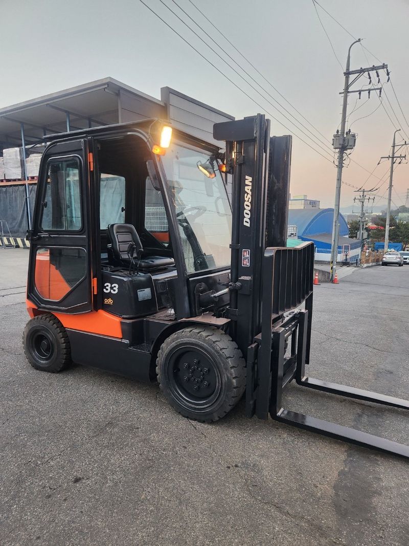 한효진님의 장터 판매 상품 [두산 3.3톤 디젤 중고지게차 (싸이드쉬프트)] 첨부 사진