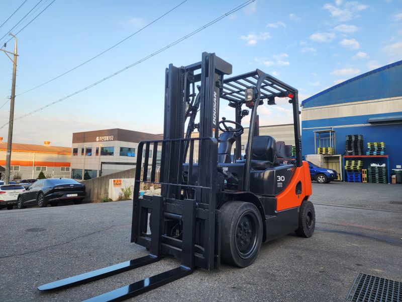 한효진님의 장터 판매 상품 [두산 3톤 디젤 중고지게차 (싸이드쉬프트)] 첨부 사진