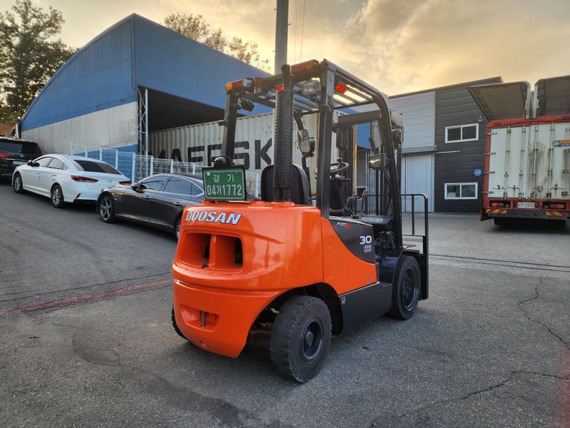 한효진님의 장터 판매 상품 [두산 3톤 디젤 중고지게차 (싸이드쉬프트)] 첨부 사진