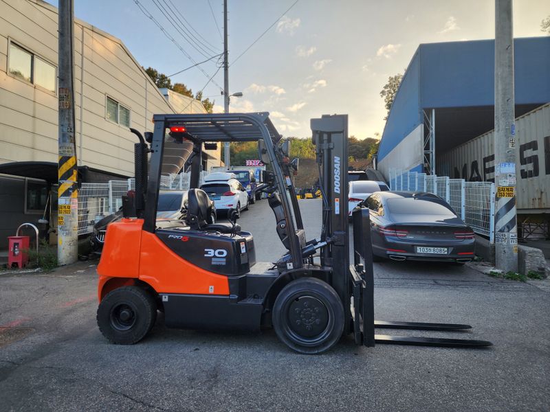 한효진님의 장터 판매 상품 [두산 3톤 디젤 중고지게차 (싸이드쉬프트)] 첨부 사진