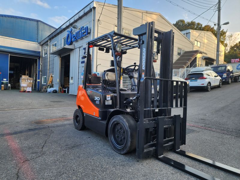 한효진님의 장터 판매 상품 [두산 3톤 디젤 중고지게차 (싸이드쉬프트)] 첨부 사진