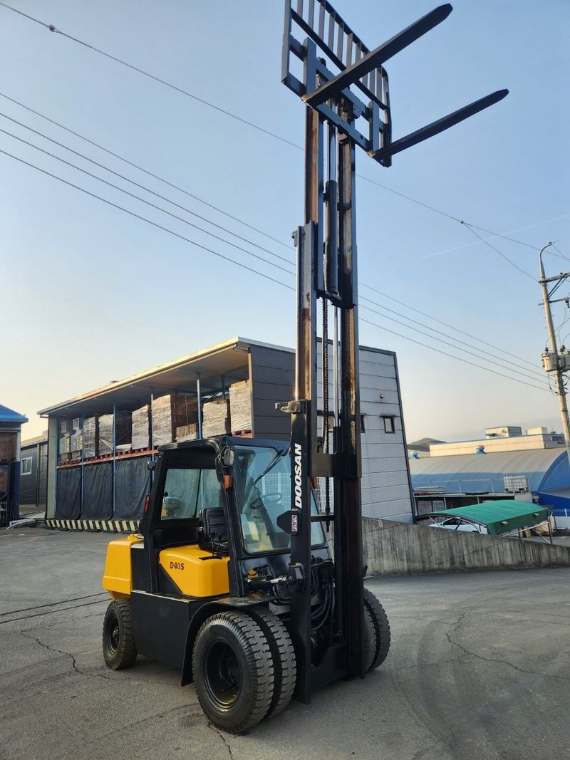 한효진님의 장터 판매 상품 [두산 노랭이 4톤 3단마스트 디젤 중고지게차 ] 첨부 사진