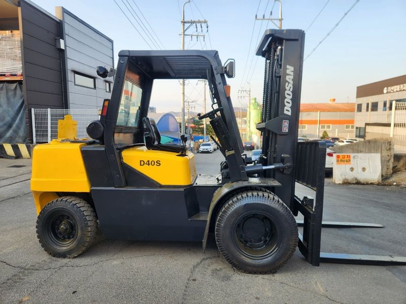 한효진님의 장터 판매 상품 [두산 노랭이 4톤 3단마스트 디젤 중고지게차 ] 첨부 사진