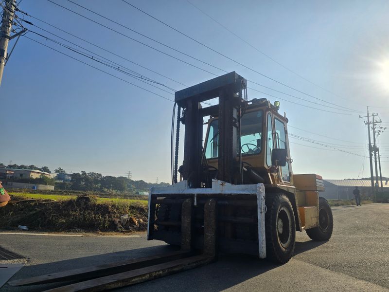 한효진님의 장터 판매 상품 [두산 D12톤 디젤 중고지게차 (자동발,캐빈)] 첨부 사진