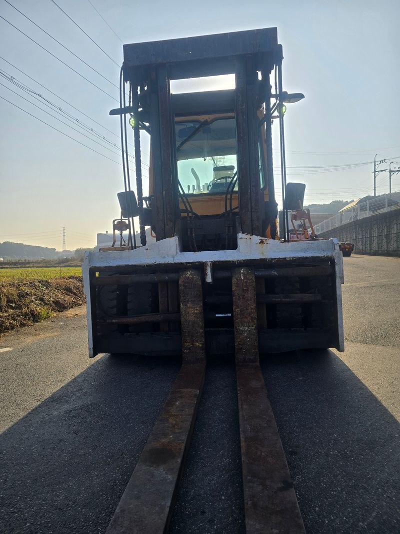 한효진님의 장터 판매 상품 [두산 D12톤 디젤 중고지게차 (자동발,캐빈)] 첨부 사진