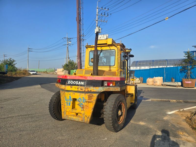 한효진님의 장터 판매 상품 [두산 D12톤 디젤 중고지게차 (자동발,캐빈)] 첨부 사진