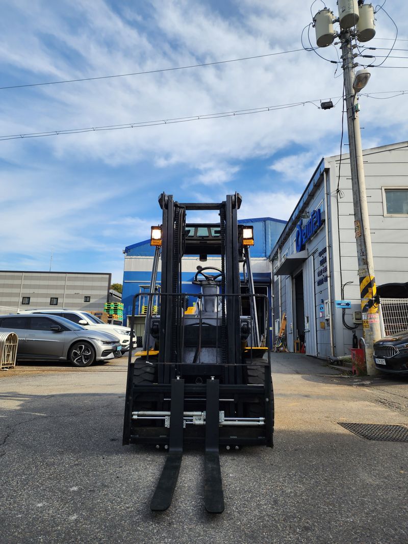 한효진님의 장터 판매 상품 [현대 2.5톤 디젤 중고지게차 (자동발)] 첨부 사진