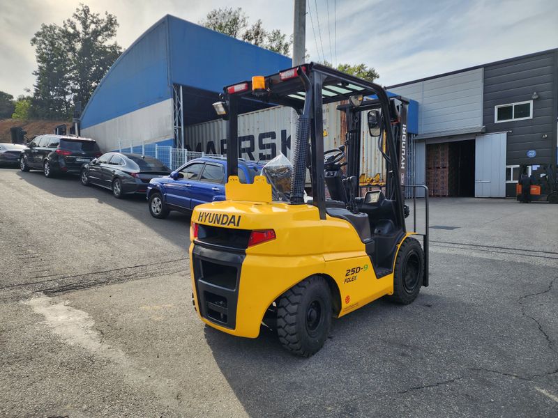 한효진님의 장터 판매 상품 [현대 2.5톤 디젤 중고지게차 (자동발)] 첨부 사진