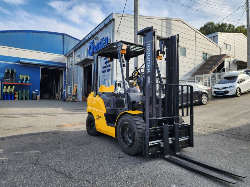 한효진님의 장터 판매 상품 [현대 2.5톤 디젤 중고지게차 (자동발)] 첨부 사진