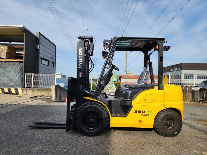 한효진님의 장터 판매 상품 [현대 2.5톤 디젤 중고지게차 (자동발)] 첨부 사진