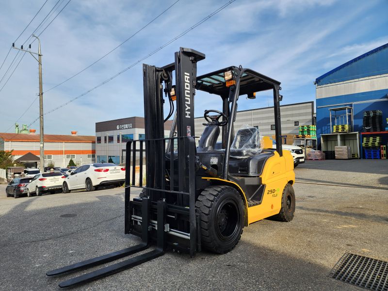 한효진님의 장터 판매 상품 [현대 2.5톤 디젤 중고지게차 (자동발)] 첨부 사진