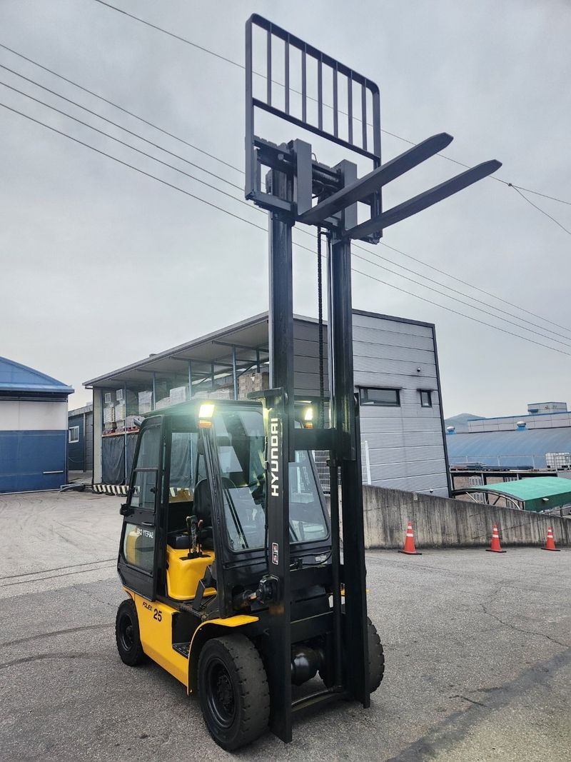 한효진님의 장터 판매 상품 [2.5톤 캐빈 싸이드쉬프트 디젤 중고지게차 ] 첨부 사진