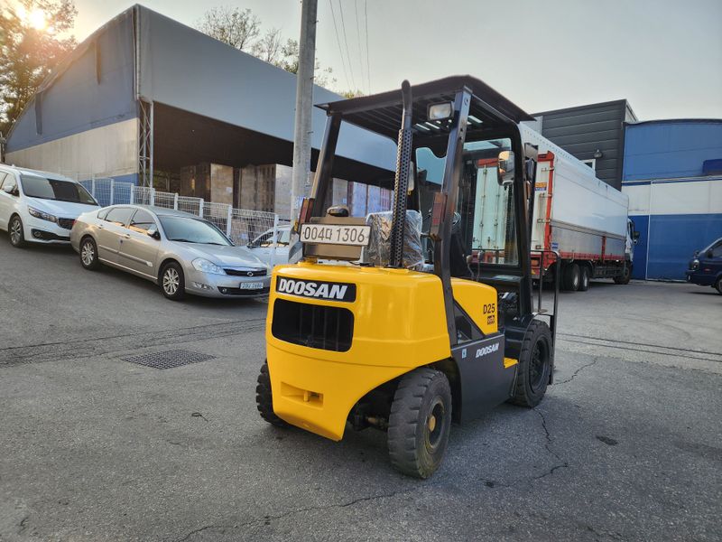 한효진님의 장터 판매 상품 [두산 노랭이 2.5톤 디젤 중고지게차 ] 첨부 사진