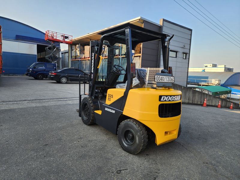 한효진님의 장터 판매 상품 [두산 노랭이 2.5톤 디젤 중고지게차 ] 첨부 사진