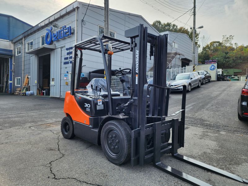 한효진님의 장터 판매 상품 [두산 3톤 싸이드쉬프트 디젤 중고지게차 ] 첨부 사진