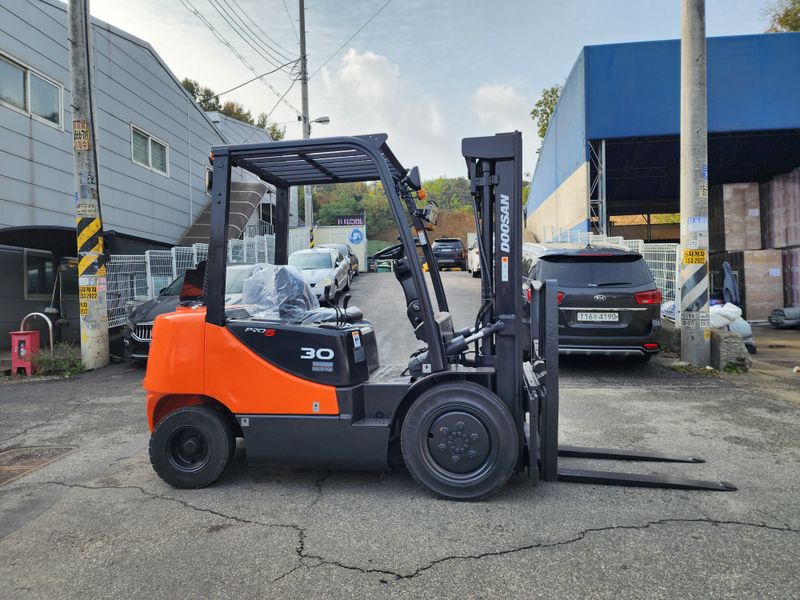 한효진님의 장터 판매 상품 [두산 3톤 싸이드쉬프트 디젤 중고지게차 ] 첨부 사진