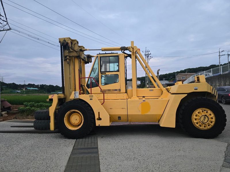 장터 상품 [CVS페라리 25톤 디젤 중고지게차 ] 썸네일