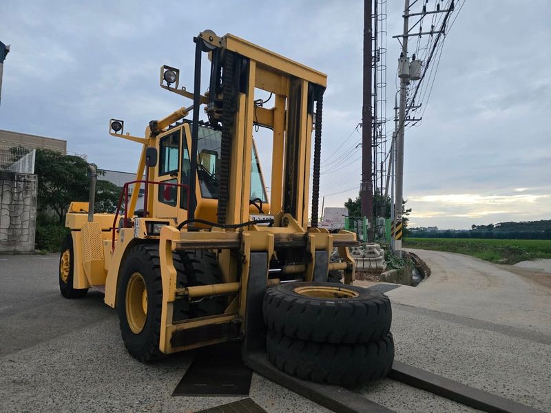 한효진님의 장터 판매 상품 [CVS페라리 25톤 디젤 중고지게차 ] 첨부 사진